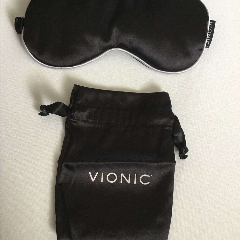 Vionic Black VR Eye Mask with Contoured Comfort - Picture 6 of 7